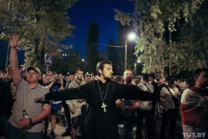 Отец Александр Кухта о событиях вокруг волонтёрского лагеря на Окрестина в августе