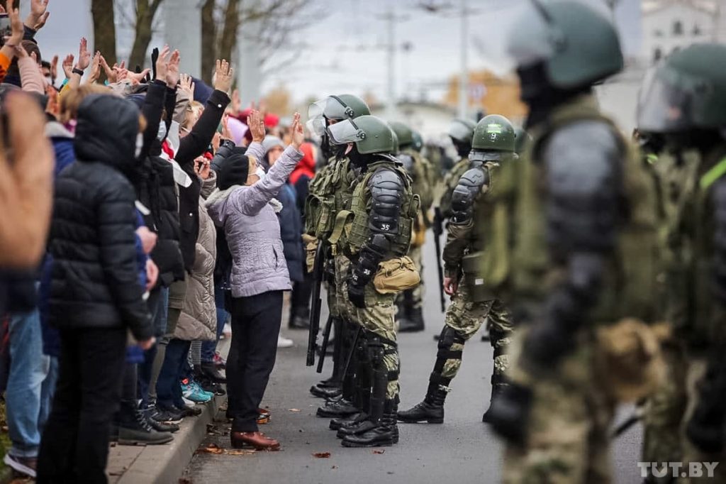 Пенсионерка, шедшая в церковь — подозреваемая по уголовному делу за «Марш против террора»