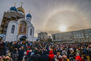 Сегодня люди прощались с Романом Бондаренко. Столько знаков, символов, аналогий…