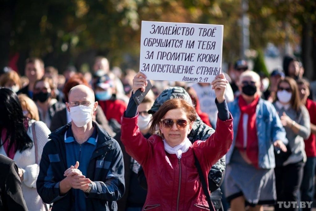 “Злодейство твоё обрушится на тебя”. Гісторыя валанцёркі, якая выходзіла на акцыі з цытатамі з Бібліі