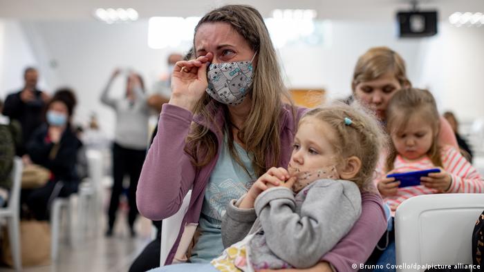 DW.Belarus: Пропустить боль через себя: священники из Беларуси помогают беженцам