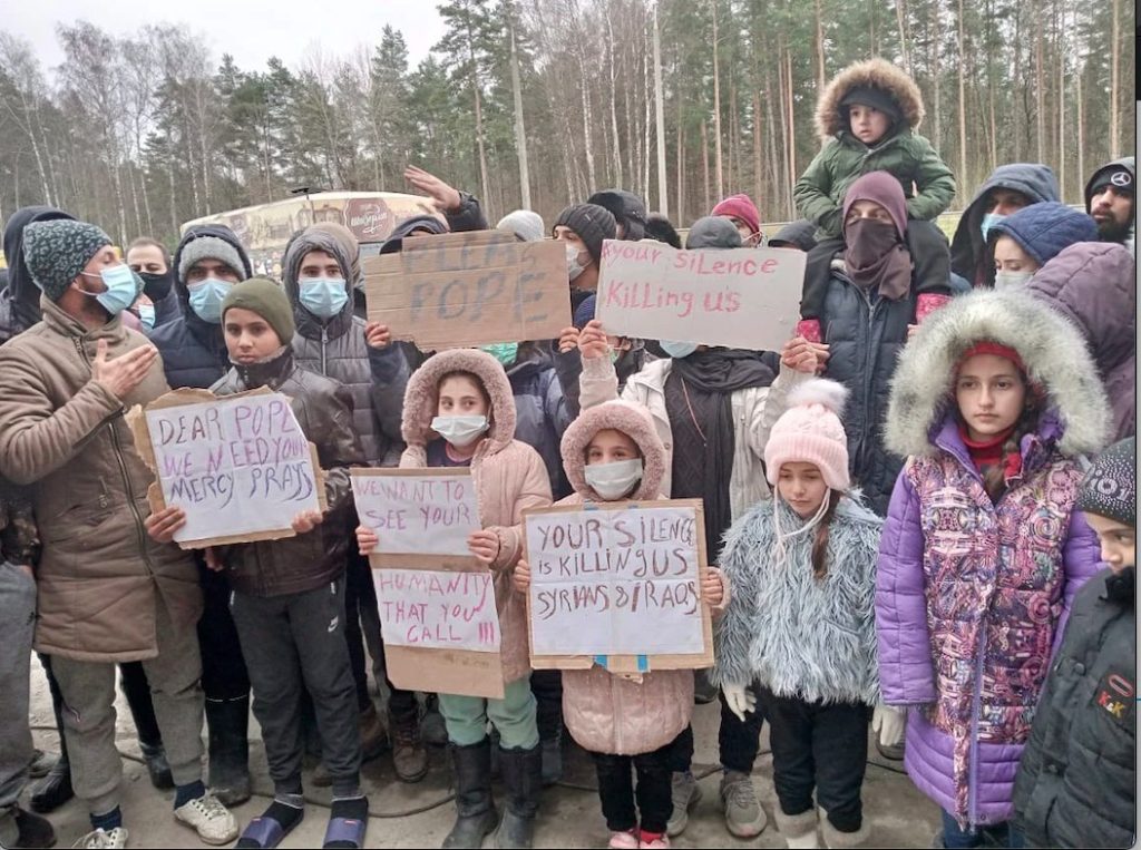 Дети-беженцы на белорусско-польской границе — Папе Франциску: «Ваше молчание нас убивает!»