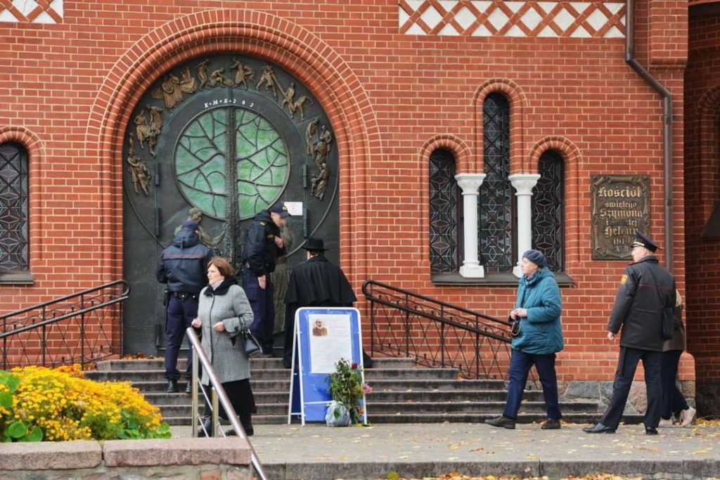 Forum 18. BELARUS: Mass banned at Minsk’s iconic Red Church