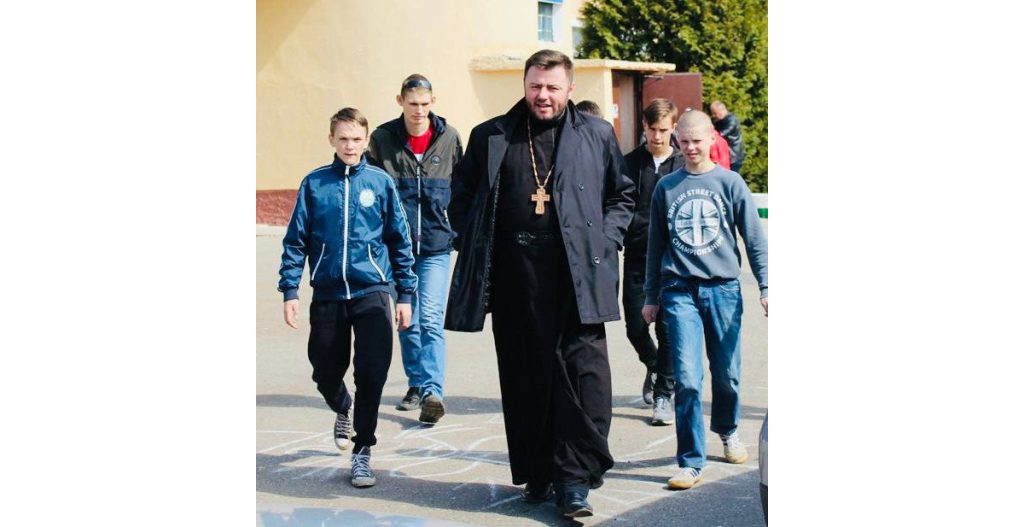 Священник Игорь Ковальчук был отпущен с административного ареста и выехал заграницу