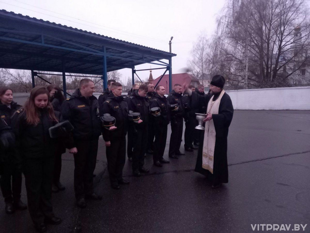 Батюшка пожелал сотрудникам Толочинского РОВД провести день выборов «без эксцессов»