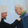 В честь Дня России митрополит Вениамин наградил российского посла почетным орденом