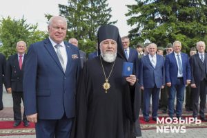 В Мозыре на патриотическом мероприятии наградили епископа