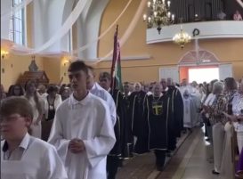 На Смаргоншчыне падчас парафіяльнага фэсту ў касцёл унеслі дзяржаўны сцяг