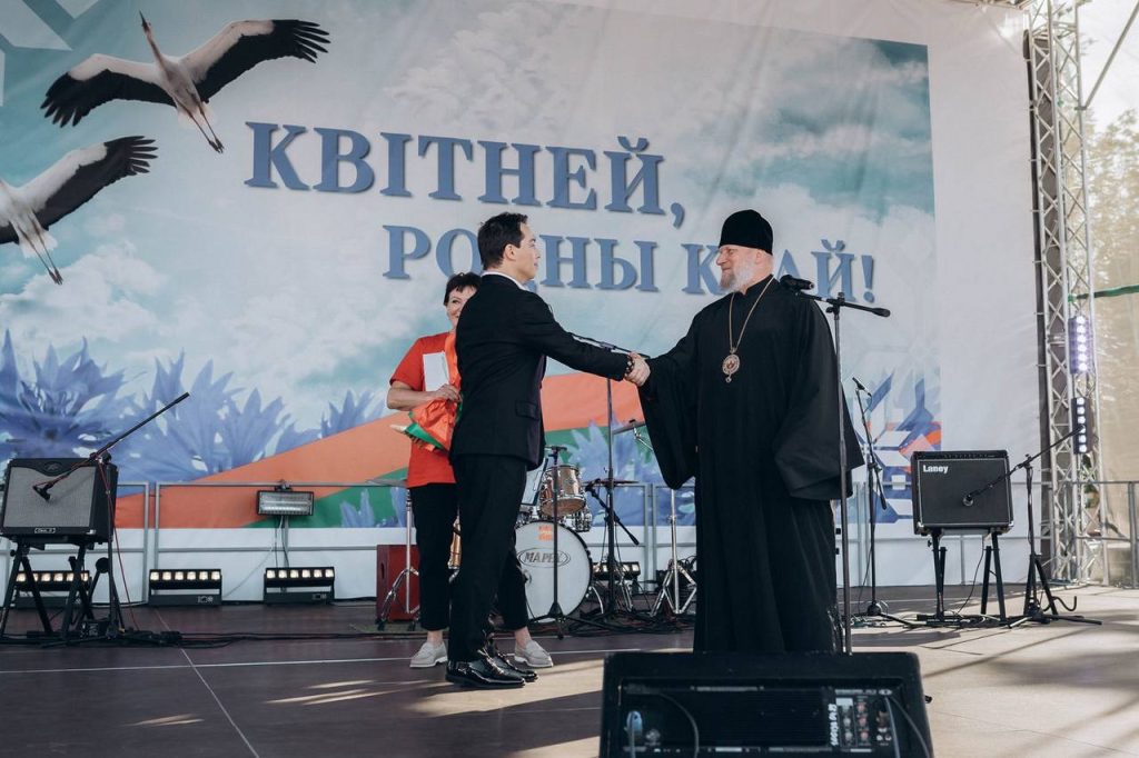 Епископ благословил концерт Z-артиста Олега Газманова в Полоцке