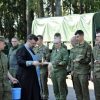 Священник освятил военную технику и благословил солдат перед учениями