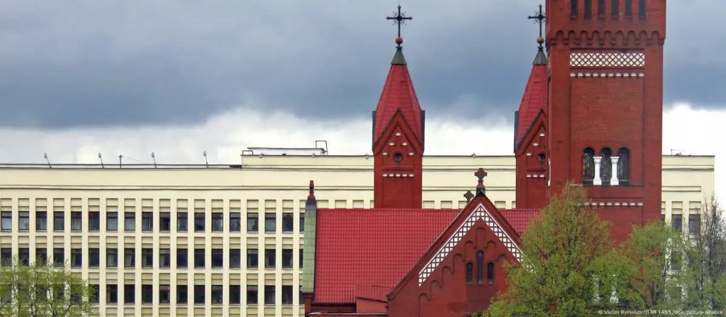 DW: Ватикан следит за ситуацией церкви в Беларуси