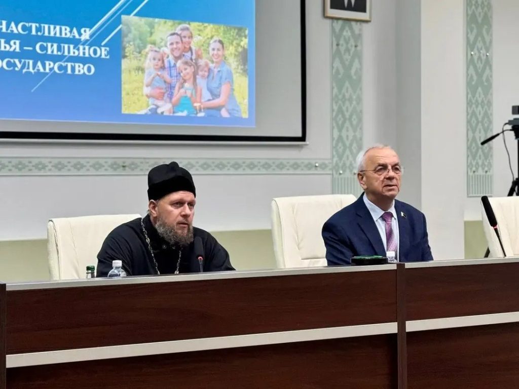 Чиновники переложили на священников БПЦ проведение «политчаса» в трудовых коллективах. О чем они рассказывали?