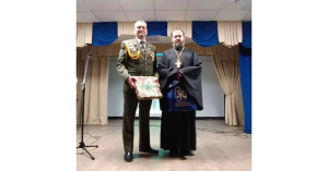В Лунинце священник поздравил военных с юбилеем части