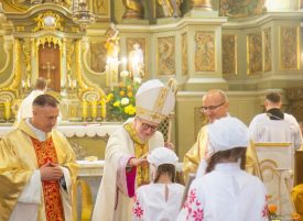 «Кошелек Лукашенко» скупает иконы известного мастера на сотни тысяч долларов и передает их на хранение в костёлы