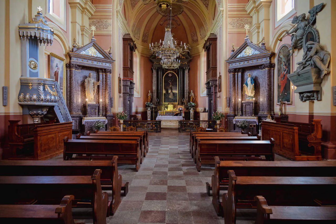 Малоприметный костел назвали одним из лучших объектов религиозного туризма. Почему?