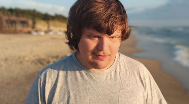 Незрячему студенту из христианской семьи нужна помощь: остался последний семестр, не хватает денег на оплату