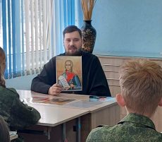 В Рогачеве священник рассказал о святых, связанных с российской военной традицией