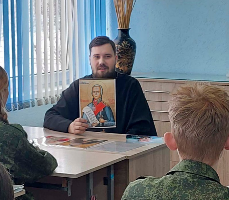 В Рогачеве священник рассказал о святых, связанных с российской военной традицией