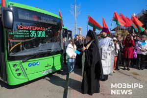 Православный епископ освятил целых два атобуса МАЗ и вновь поддержал госпропаганду