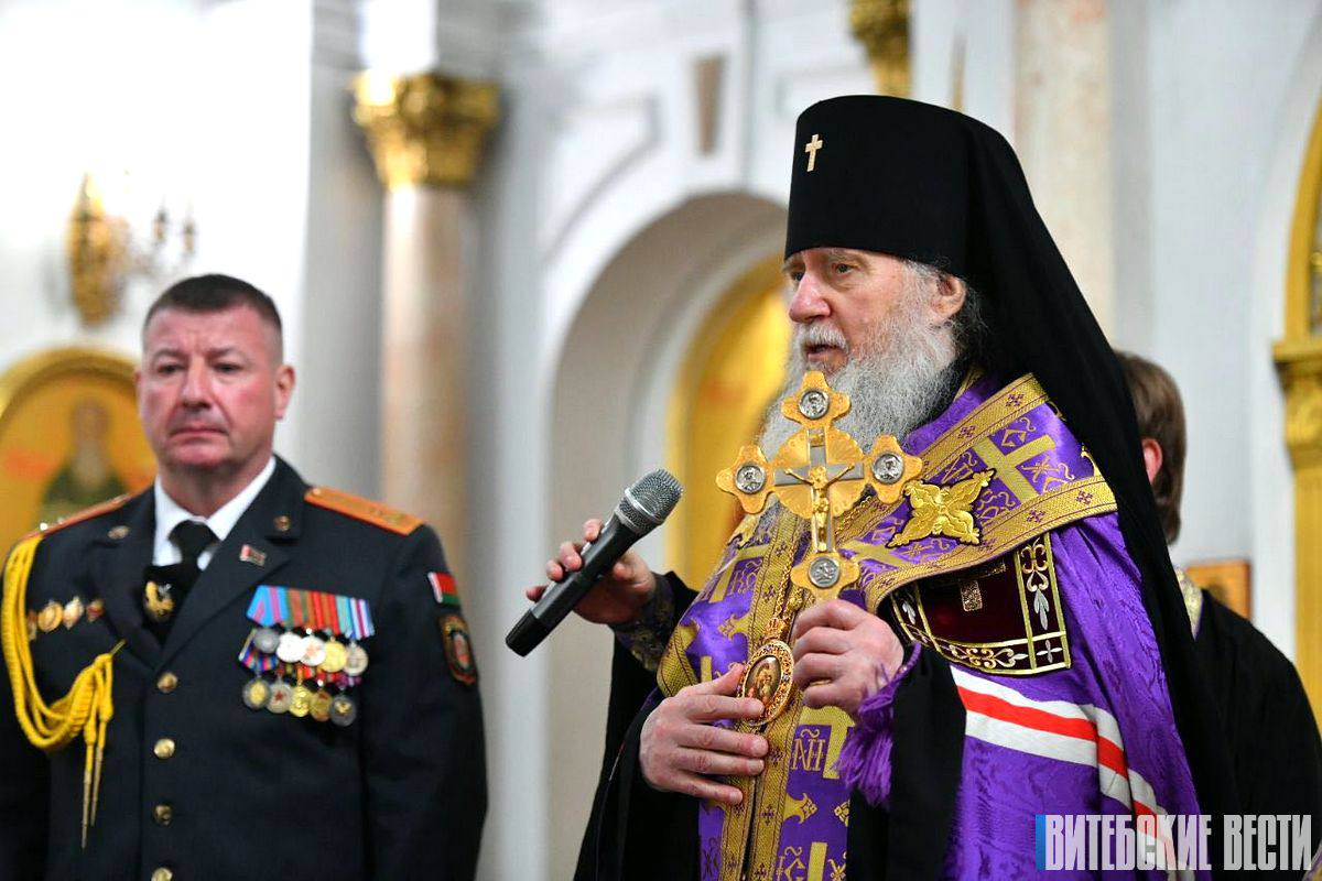 Православный архиепископ освятил хоругвь для витебского ОМОНА