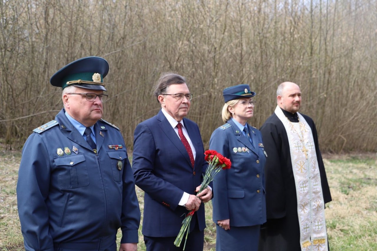 Священник освятил надгробие военного, погибшего при подавлении восстания на территории Беларуси