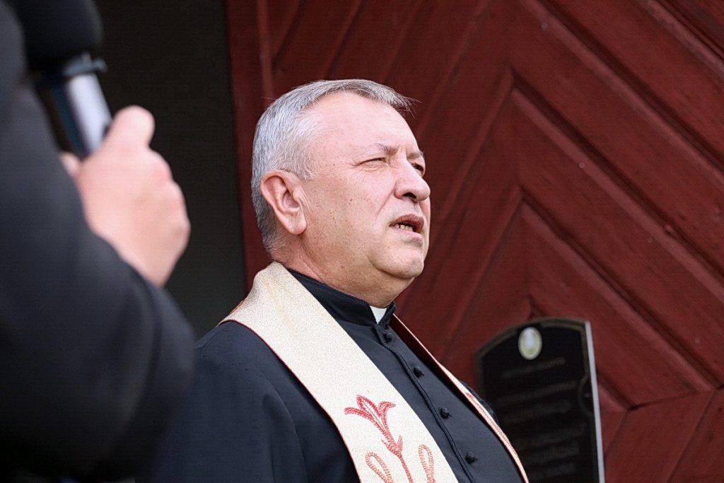 Появилась версия, за что могли задержать ксендза Анатолия Парахневича