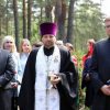 В Лепеле ксендз участвовал в траурной церемонии с бутоньеркой на сутане