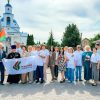 Священник сфотографировался с флагом партии «Белая Русь»