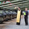 Православные священники освятили новую партию танков для беларусской армии